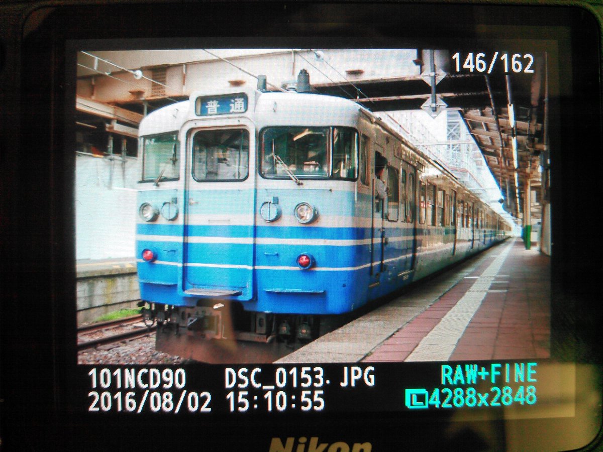 189N102's tweet photo. 新潟駅は15時になると、かつての115系主力時代が一時的によみがえる https://t.co/HFDTZpOjGr