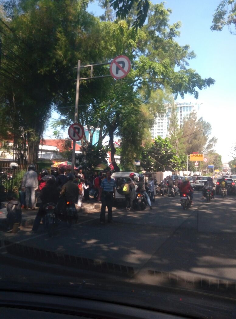 agungdepp's tweet photo. rambunya cm pajangan..mohon pihak terkait menertibkan,gembok roda jgn pilih2 tempat @infobandung https://t.co/OCurf8VZLZ