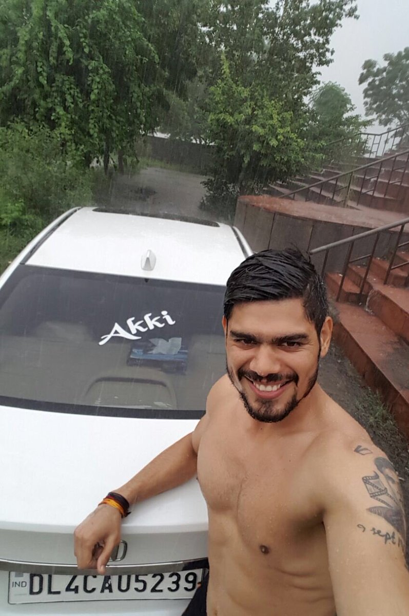 Rohit01819's tweet photo. Enjoying the pleasant weather with rain.. it is such a wonderful feeling to enjoy rain along with ma wonderful 🏎car. https://t.co/E7cSONit8S