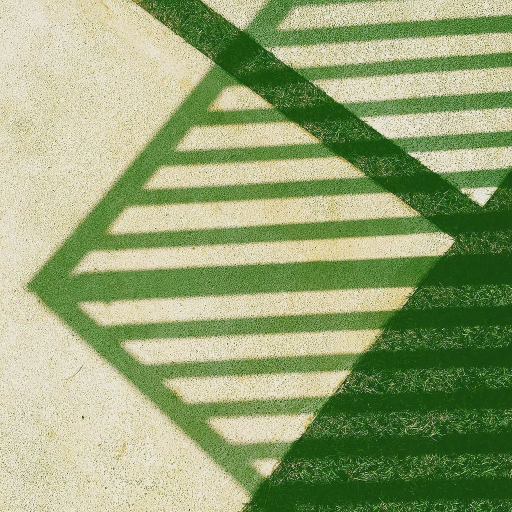 giulia__porro's tweet photo. Geometric green grass shadows, day 3 #fmsphotoaday #fms_shadows https://t.co/8FtlJFbIDq https://t.co/KQ4tSFNpoK