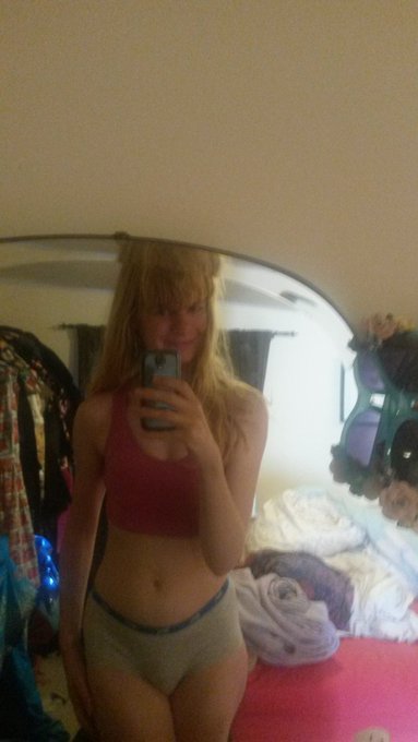 Morning 😈 getting ready for yoga. On cam later 😘 https://t.co/cHIPAOKCJv<a href="/tag/erotica"class="tags"><span>#erotica</span></a><a href="/tag/motelfetish"class="tags"><span>#motelfetish</span></a>