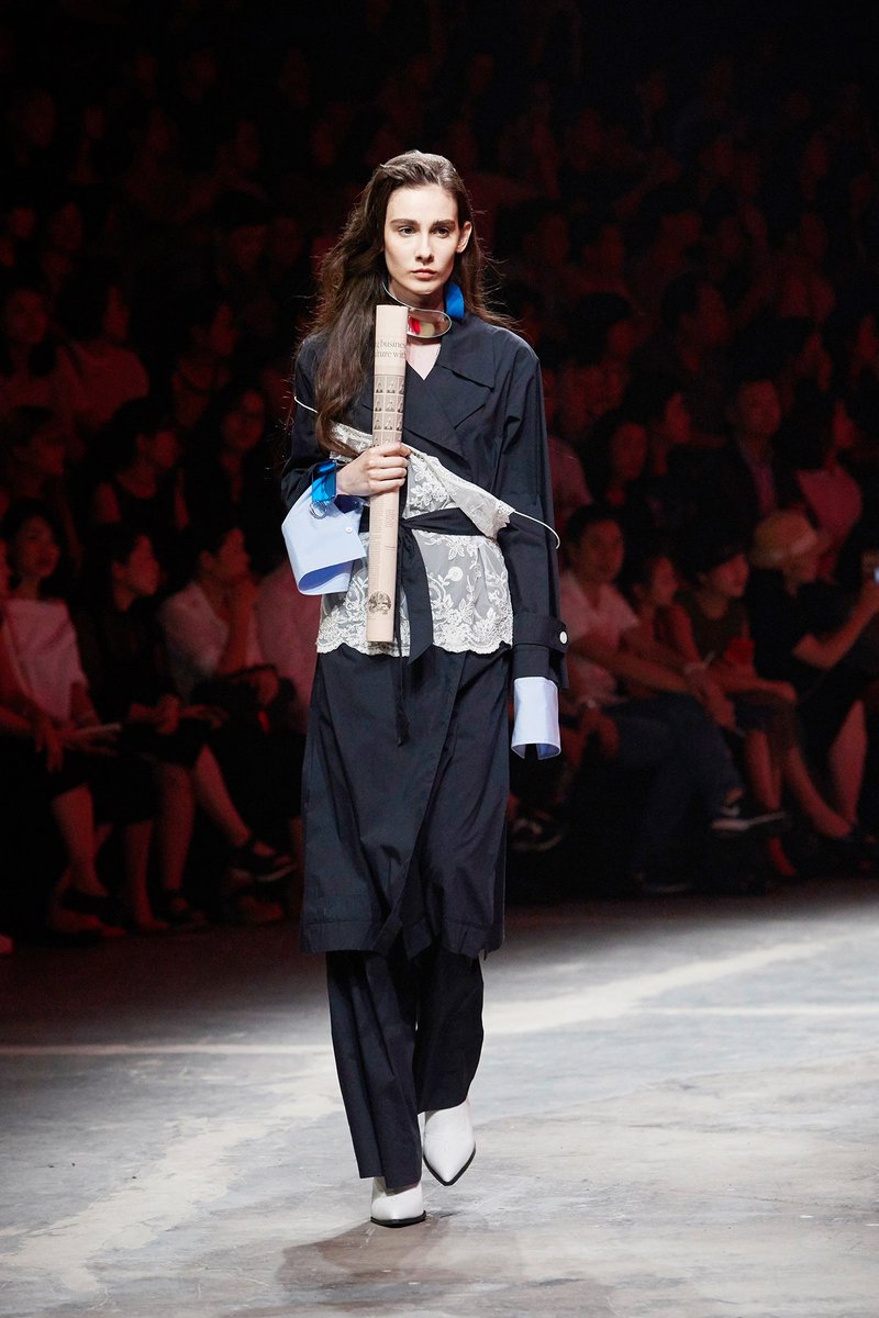 edition_10's tweet photo. The loose and baggy silhouette brings the laid-back attitude of oriental lifestyle. https://t.co/H2IMwHD8dN