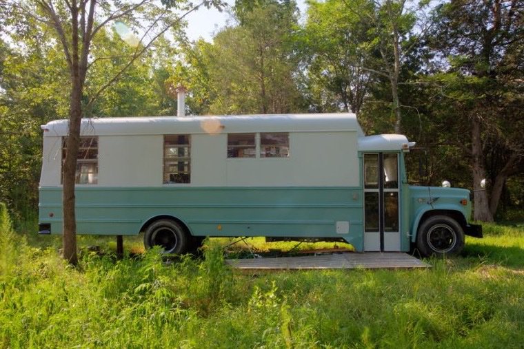 TinyHouseTalk's tweet photo. Beautiful $20k school bus tiny home: https://t.co/QpjhnB6XnG #tinyhouses #schoolbus #busconversions https://t.co/LyR6rtF0tB