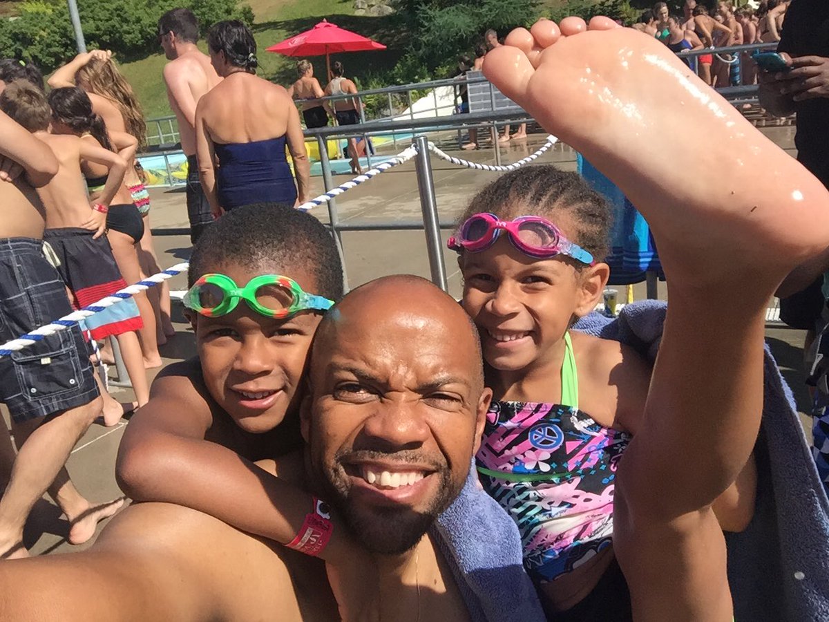 BuzzBLS's tweet image. L'automne s'annonce mouvementé au Québec. Profitez du beau temps!