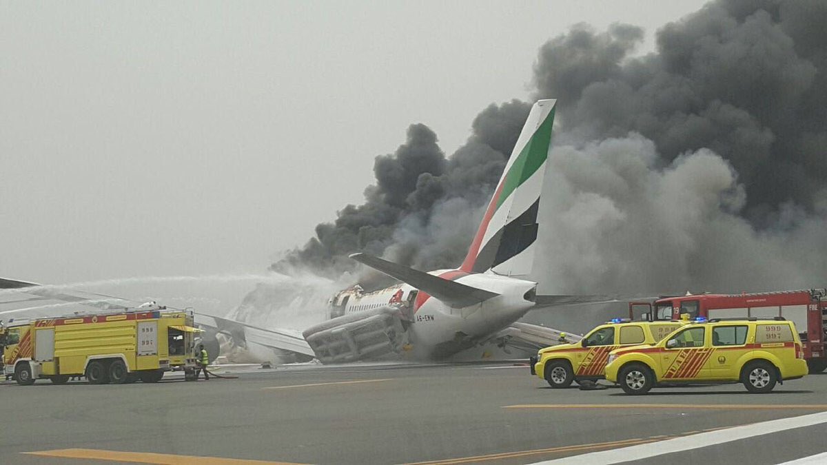 TorreElDorado's tweet photo. Vuelo @emirates 521 procedente de #Trivadrum (India), sufrió accidente en #Dubai cc @TrafficAirColom @De_aviacion https://t.co/QK5ovVZlsd