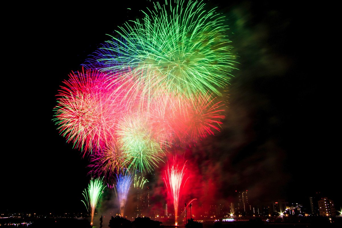 O Xrhsths たたくく Sto Twitter 今年撮った花火 備忘録 4 9 熱海海上花火大会 砂浜と親水公園の境 7 鎌倉 花火大会 材木座海水浴場 7 23 足立の花火 荒川西新井橋緑地 7 26 葛飾納涼花火大会 矢切の渡し付近
