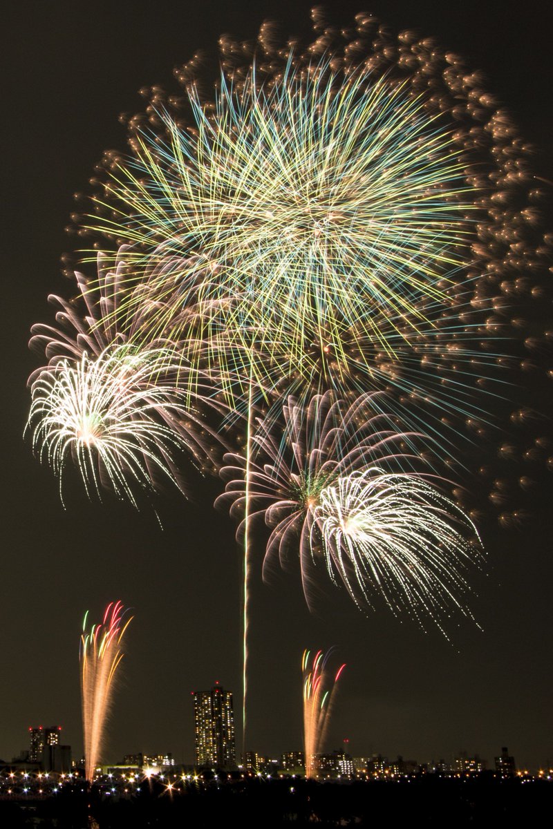 O Xrhsths たたくく Sto Twitter 今年撮った花火 備忘録 4 9 熱海海上花火大会 砂浜と親水公園の境 7 鎌倉 花火大会 材木座海水浴場 7 23 足立の花火 荒川西新井橋緑地 7 26 葛飾納涼花火大会 矢切の渡し付近