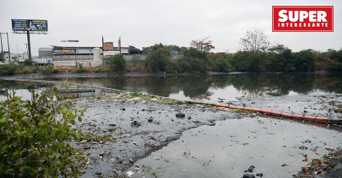 revistasuper's tweet photo. Engolir apenas três colheres de chá da Baía de Guanabara pode deixar você doente: https://t.co/lJTzCXxwV7 https://t.co/BNr7SvkcoT