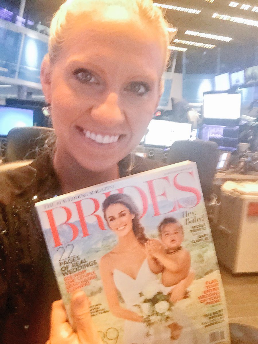 AnneClaireNews's tweet image. Keep giving it away but somehow THIS keeps ending up back on my desk. Sorry @CNNAmanda but I'm eloping #notaplanner