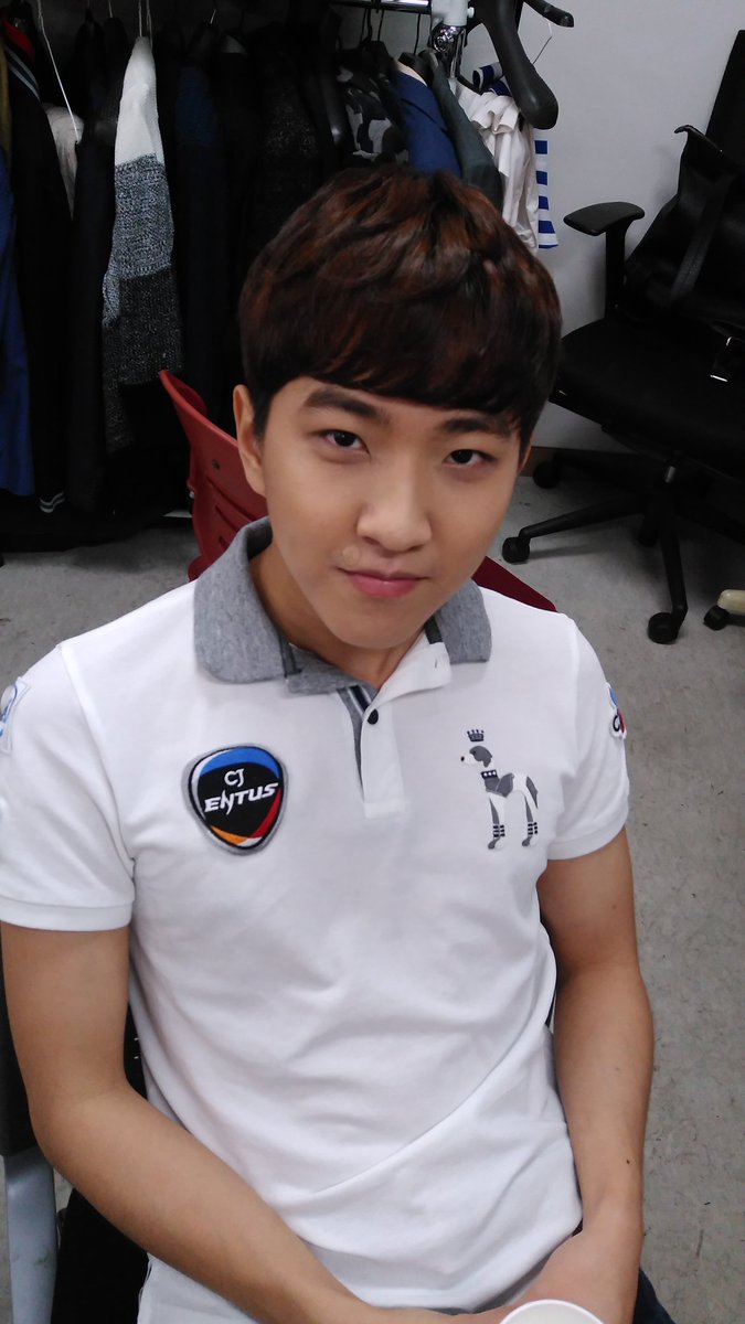 kenzi131's tweet photo. 도촬  @ENTUS_Progaming https://t.co/NpbkAHHFWY