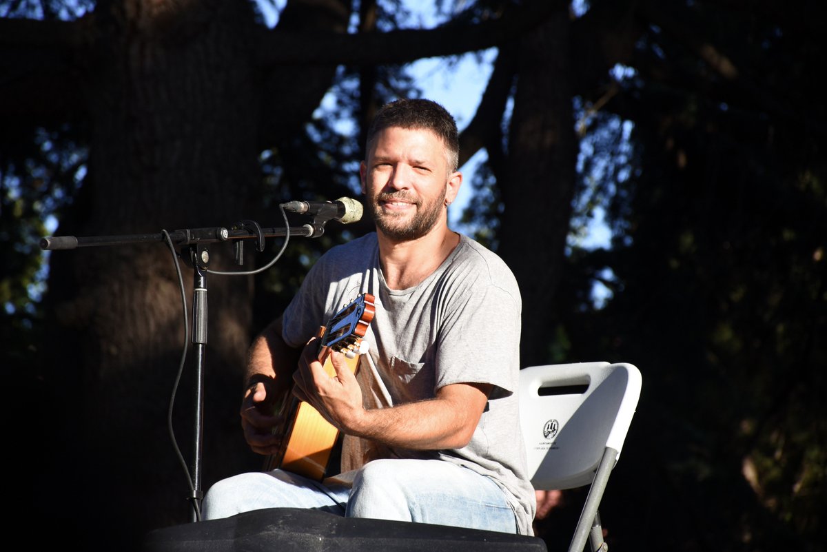 ToniMorlans's tweet photo. Gràcies @joanroviramusic per transmetre'ns la teva alegria i vitalitat cantant al sol com los fardatxos a #lEspluga https://t.co/zZDBZ3K4AS