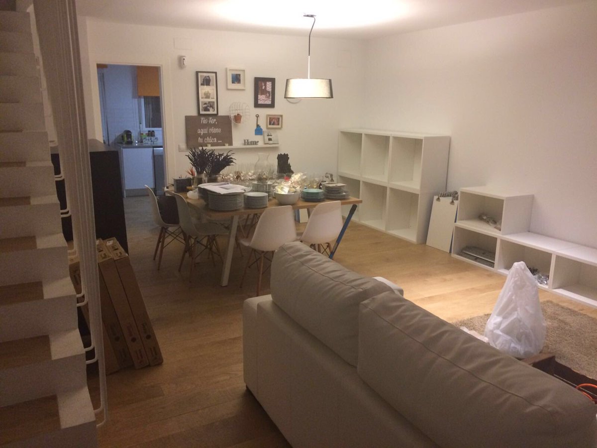 estherviro's tweet photo. Así te deja @IKEASpain la casa, montaje a medias y a esperar otra semana a que vuelvan. #nuncamás  @fgranell78  RT https://t.co/a1ZJln9dQX