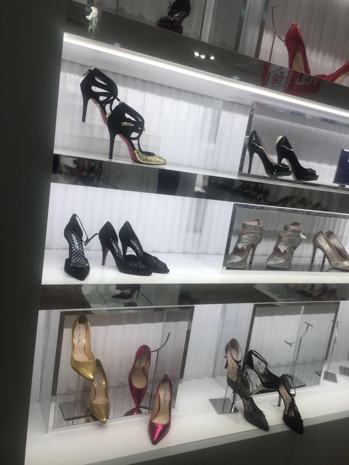 Terelu Campos on Twitter: "Ya están los zapatos de María Teresa en el Corte Ingles de Málaga !!! 👏👏 https://t.co/OW51hyhT1z" / Twitter