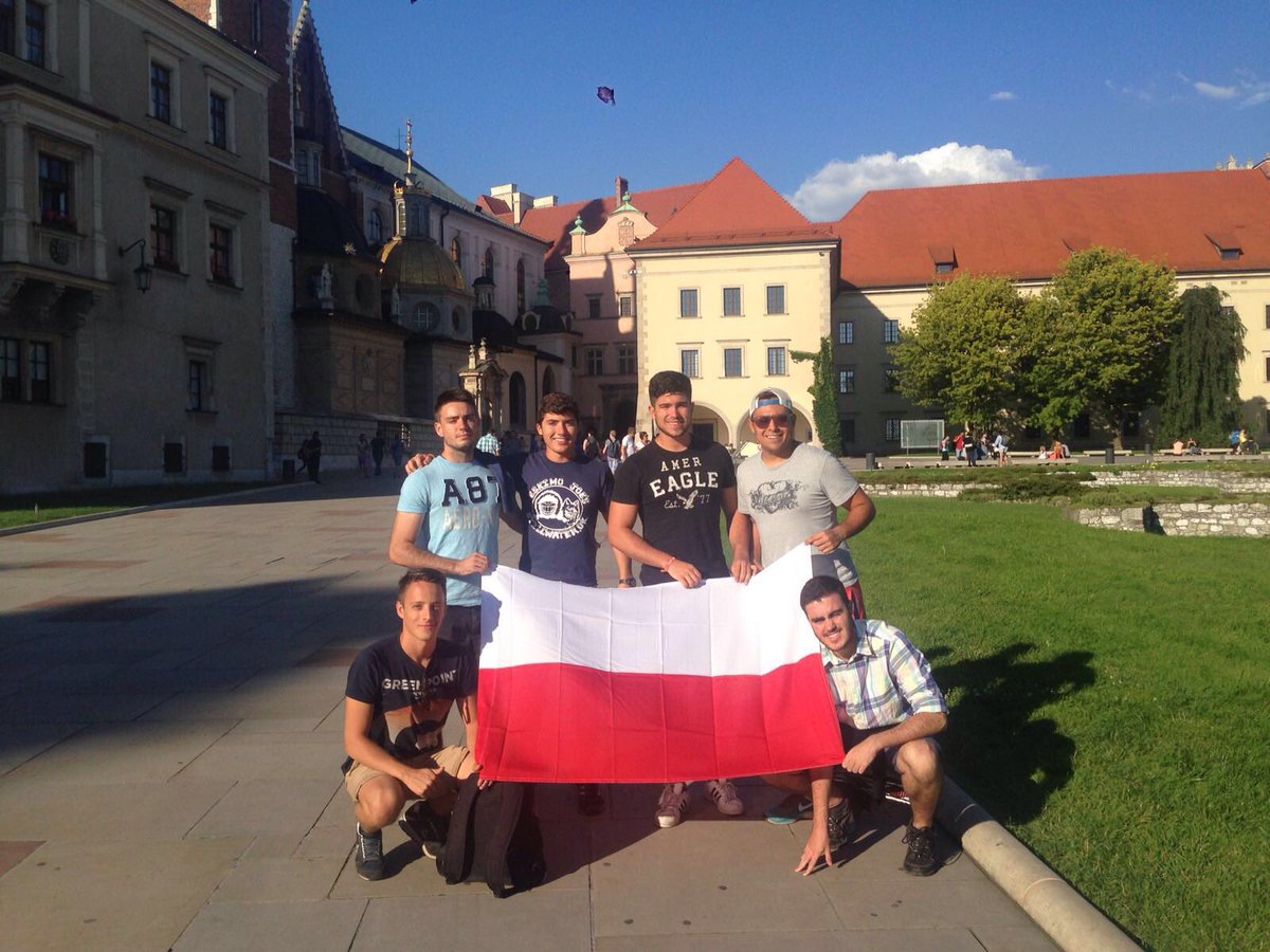 Alex_Recio19's tweet photo. Se nos acaba el viaje de EuroClan, increíble como siempre, año que viene más y mejor 👌🇵🇱🇹🇯 https://t.co/kmNtAao4y2