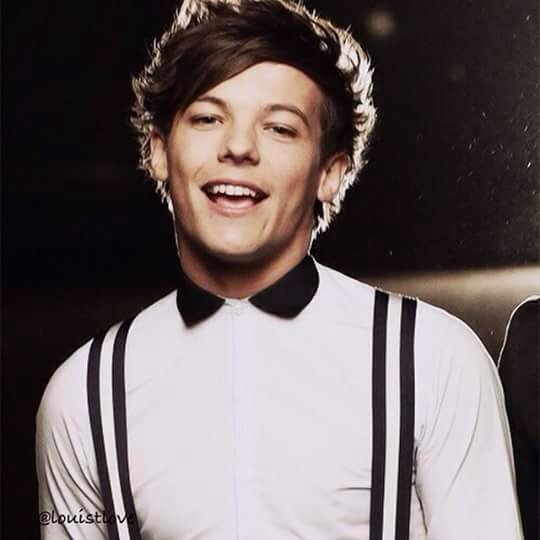 Mennaebrahim17's tweet photo. As he makes us happy by opening the DMS 😍😍✋#LouisBeHappy https://t.co/5rBcSJBjmq