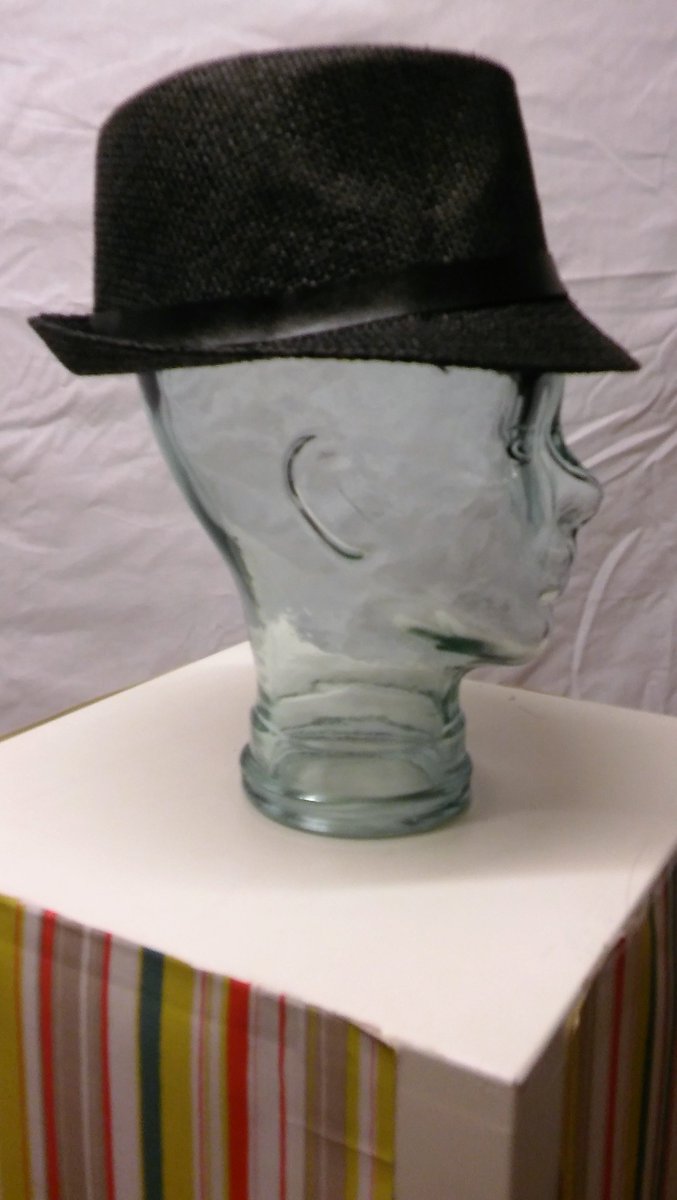 Stay glam, whatever the weather, with one of our amazing new hats!
thedressingroomltd.co.uk/product/black-…