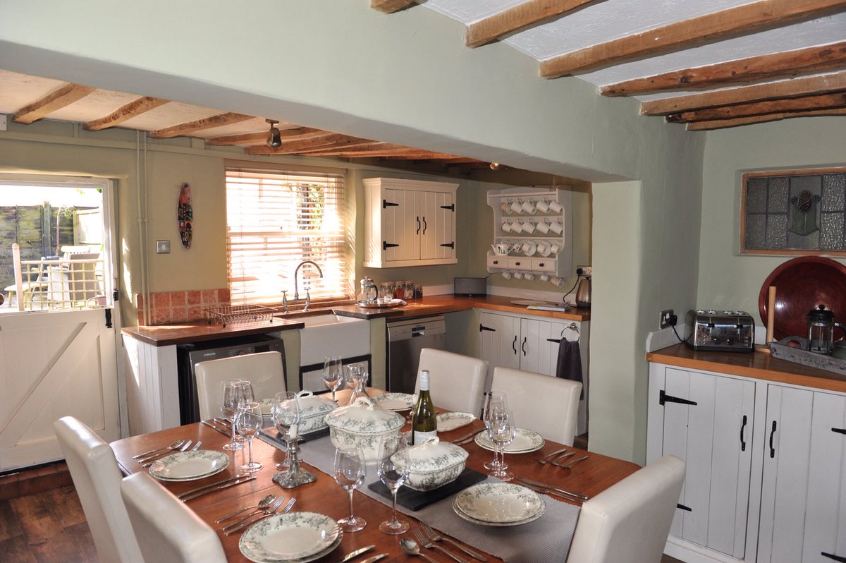 PillarBoxHouse's tweet image. Boutique style holiday cottage in #Norfolk - October half term availability - sleeps 8 - #HotTub - #PetsAccepted