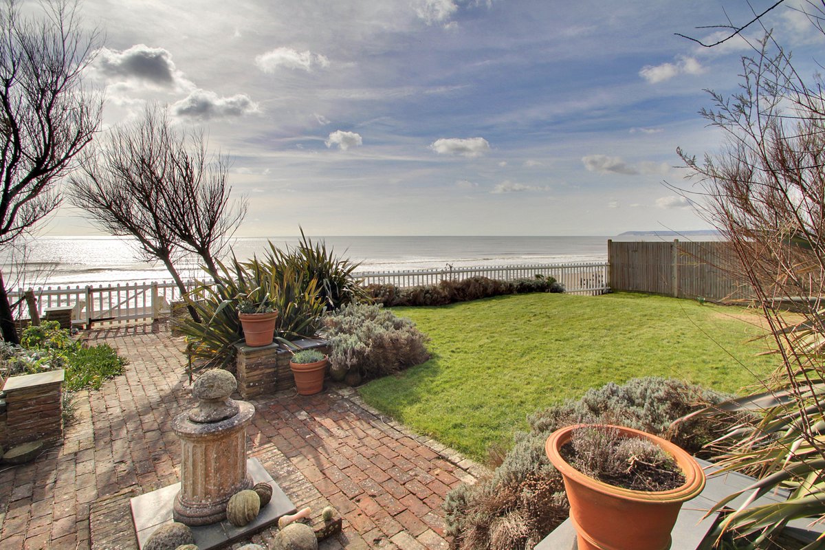 JacksonStopsTW's tweet photo. Pebble Strand, Bexhill-on-sea - Guide Price £1,750,000
#ArtsandCrafts #familyhouse #directbeachaccess #coastalliving https://t.co/UmG3vuC9IQ