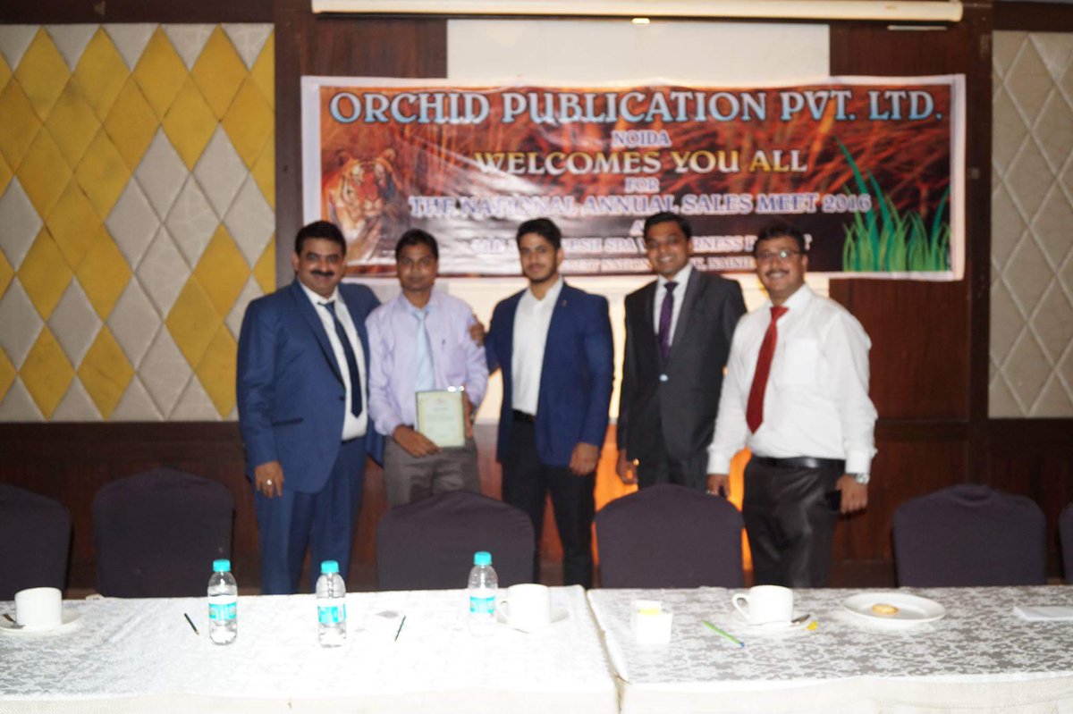 mohit231187's tweet image. Award for  Multitasker for year 2015- 2016 Mr.Mohit Saxena