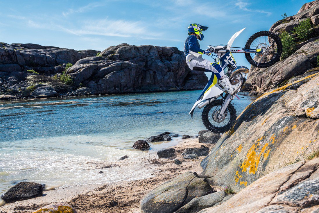 TMXbeth's tweet image. On Test: Husqvarna 2017 Enduro range
tmxnews.co.uk/news/motocross…