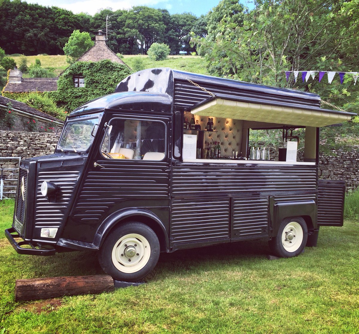BarDeCru's tweet photo. Beautiful wedding in Abergavenny. It was a pleasure to provide the mobile cocktail bar service for the lovely couple https://t.co/0Gm85s6X1S