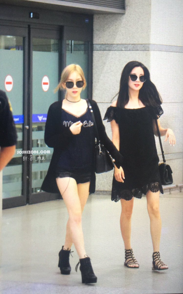 [PIC][03-08-2016]TaeYeon và SeoHyun trở về Hàn Quốc vào chiều nay Co7OJnwVUAAfUR0