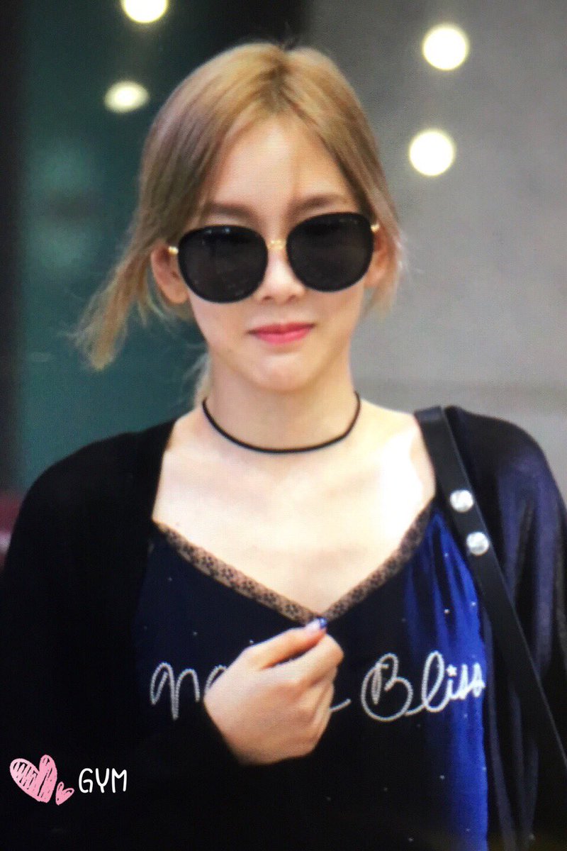 [PIC][03-08-2016]TaeYeon và SeoHyun trở về Hàn Quốc vào chiều nay Co7QUoNUEAAEY5p