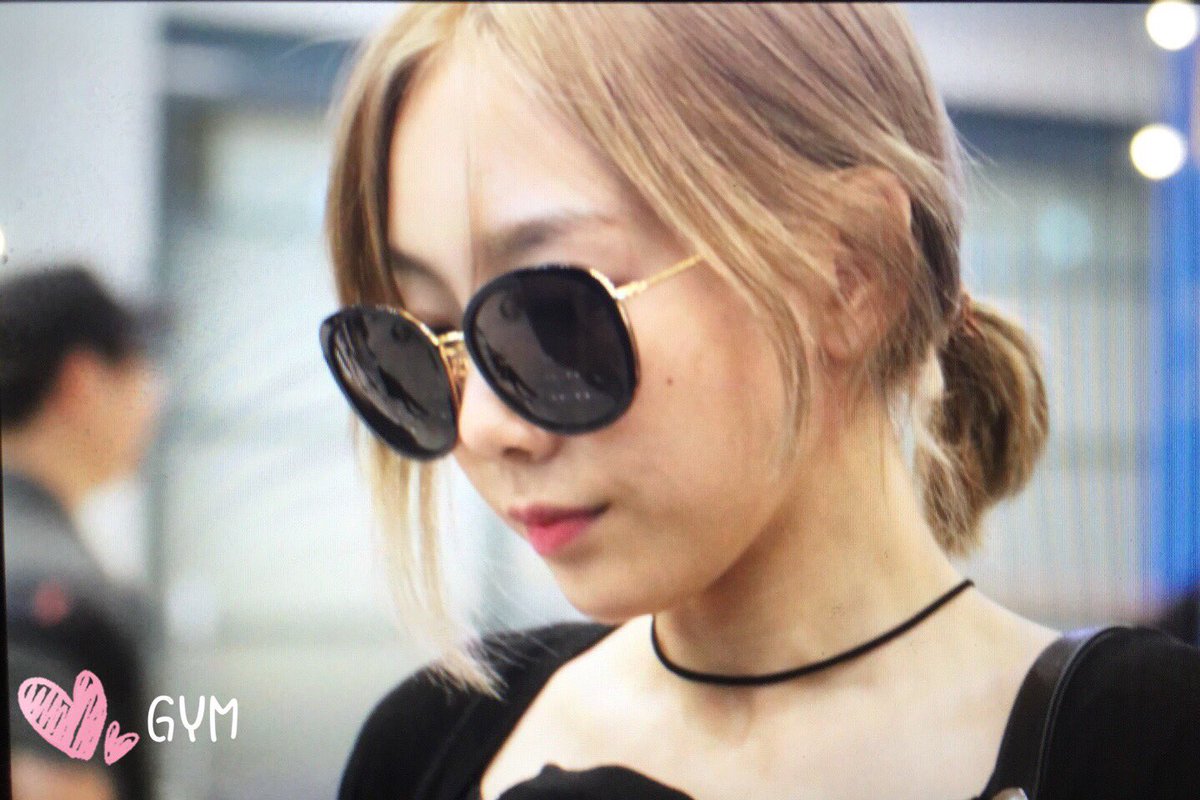 [PIC][03-08-2016]TaeYeon và SeoHyun trở về Hàn Quốc vào chiều nay Co7QUoTVUAA8SwW