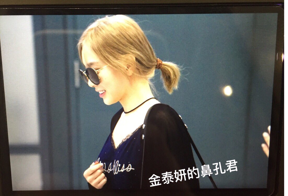 [PIC][03-08-2016]TaeYeon và SeoHyun trở về Hàn Quốc vào chiều nay Co7QtTWVIAAXeMi