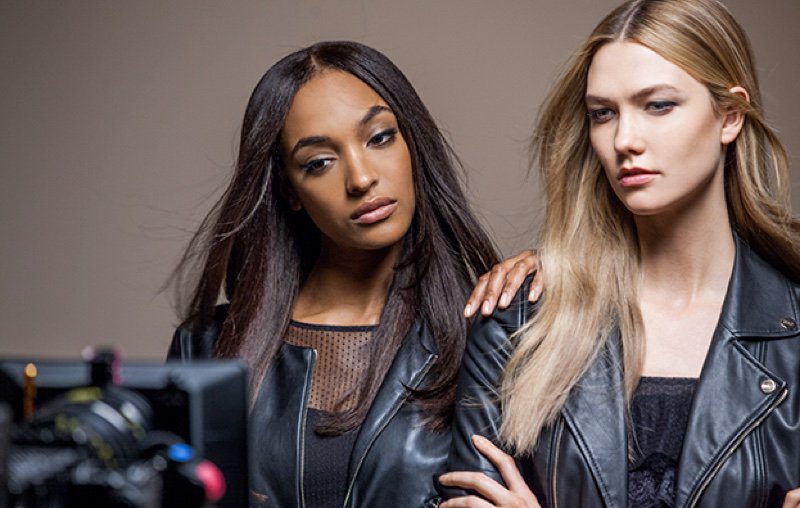 WhatAGirlWears's tweet photo. ♡♡ HAPPY BIRTHDAY ♡♡
Karlie Kloss กับ Jourdan Dunn ค่า, สองสาวนี้เกิดวันเดียวกันเลย
ชอบเวลานางสองคนสนิทกันมากเลยนะ 👯 https://t.co/YHYrlQVAPF