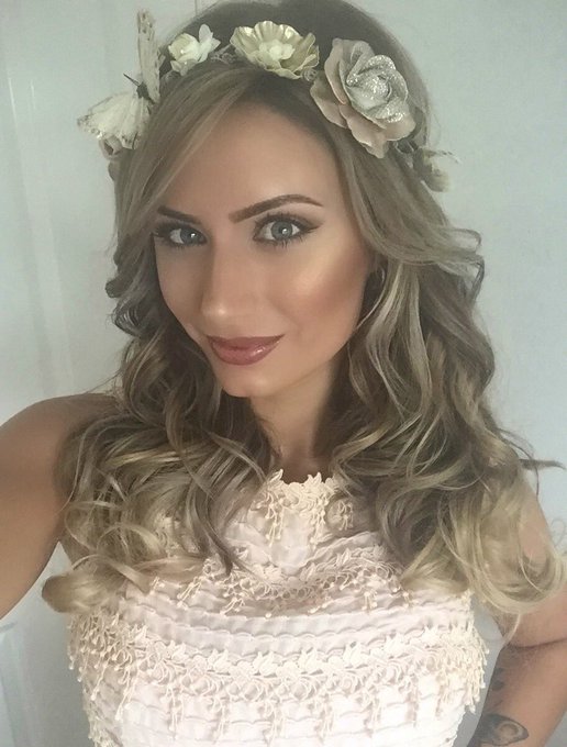 #WCW my #womancrushwednesday is the stunning @sammybraddy 💕 https://t.co/866uVDIkTz<a href="/tag/wcw"class="tags">#WCW</a><a href="/tag/womancrushwednesday"class="tags">#womancrushwednesday</a><a class="tags" href="/tag/sammybraddy">@sammybraddy</a>