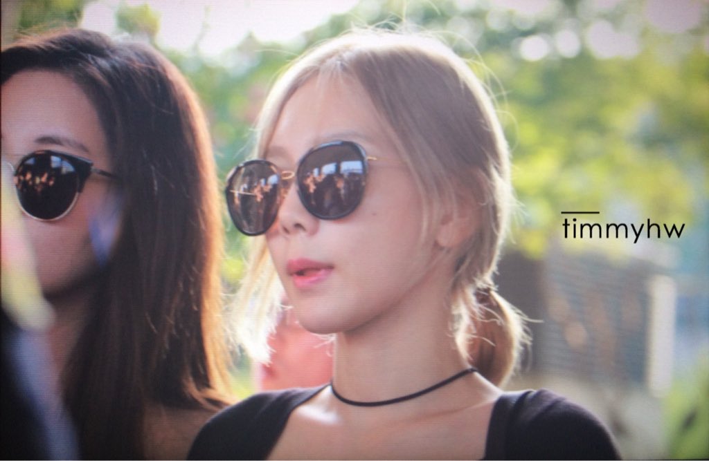 [PIC][03-08-2016]TaeYeon và SeoHyun trở về Hàn Quốc vào chiều nay Co7TaUFVMAAPwtH