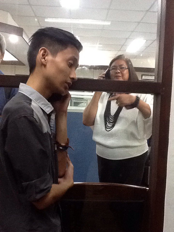 Phone conversation between Dr. Carandang and USC Chairperson Alinea to negotiate the place of dialogue. #JunkSAIS