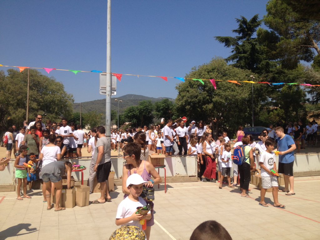 ajlagarriga's tweet photo. A punt de començar el festival #holy d @ProjecteMexclat a pista 1 #festamajorlg #laGarriga #en_gresca https://t.co/w064KxgOOZ