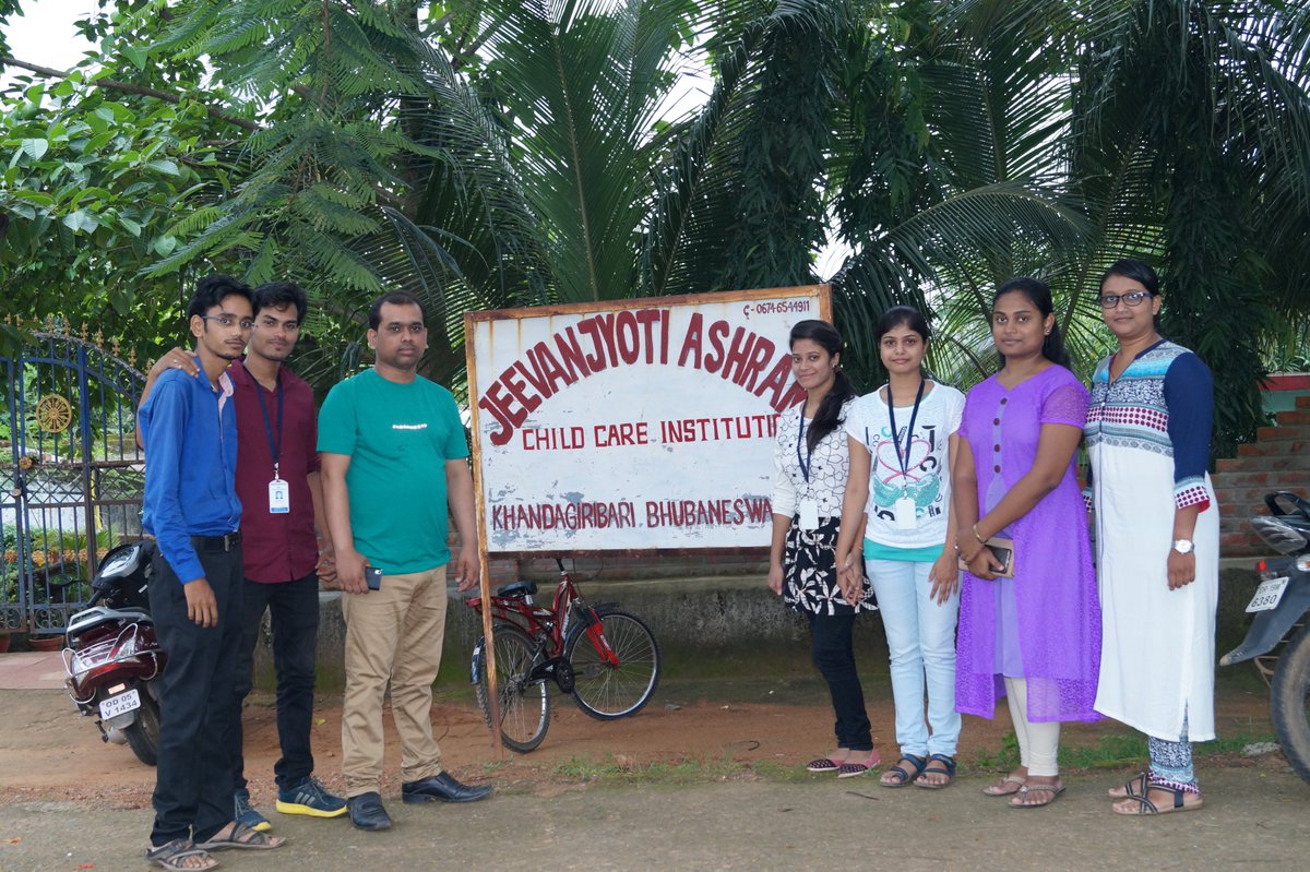 Java8s_'s tweet image. Silan Software and java8s family with the children's of Jeevanjyoti Ashram..on the occasion of 1 year anniversary..