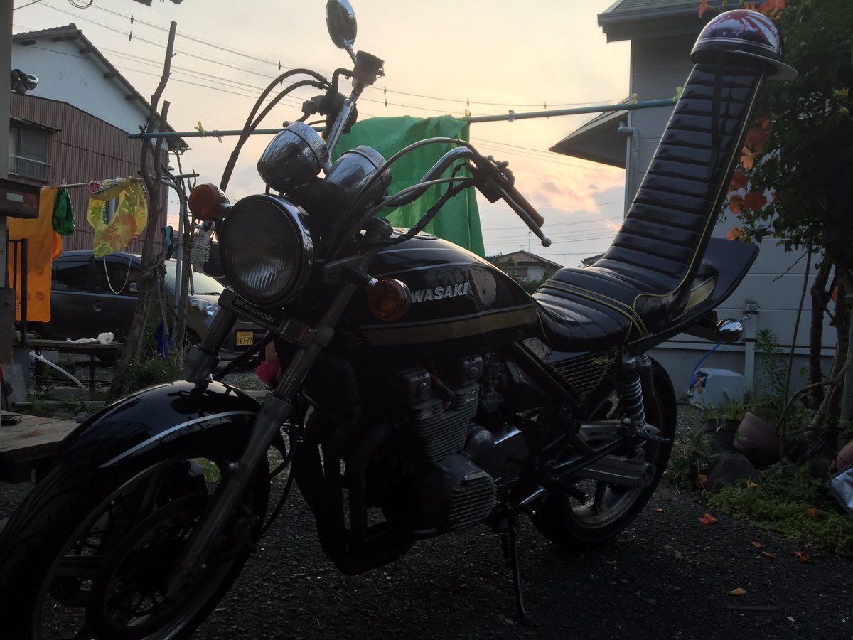kae20_why's tweet photo. ゼファー売ります！
3型です
詳しいことはDMしてください！
リプくれればフォローします！
外装2個とタイヤTT900GP、風防つけます
プリティーレーシングのマフラーがついてます！
気軽にDMしてください！
交換も受け付けてます！ https://t.co/eP1uGAxGie