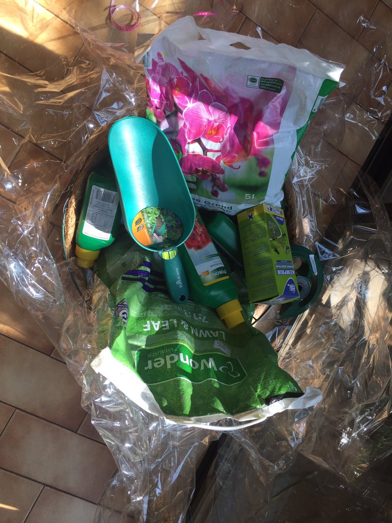 tayob's tweet photo. Thanks for the hamper @Plantland Cornwall. Wife &amp; kids excited. Will really come to great use https://t.co/W1M0GupFB3