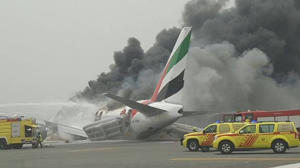 #Emirates says 4-hour network wide delay expected after #EK521 emergency landing. Updates: bit.ly/2b236Pe