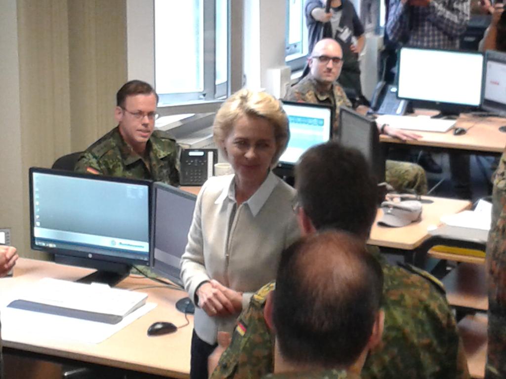 bauer_dw's tweet photo. German defence Minister says #bundeswehr is doing a good job in supporting civilian authorities within #Germany. https://t.co/zAvpZqRlOV