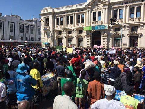 ThisFlag2016UK's tweet image. Exciting scenes from Harare. #NoToBondNotes #ThisFlag