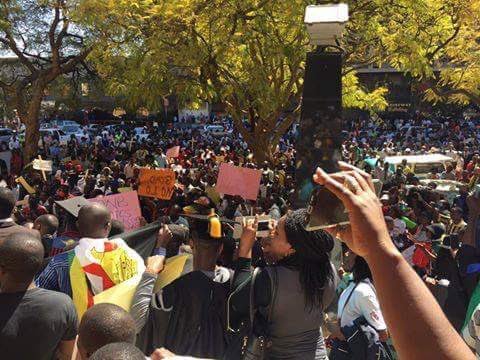 ThisFlag2016UK's tweet image. Exciting scenes from Harare. #NoToBondNotes #ThisFlag