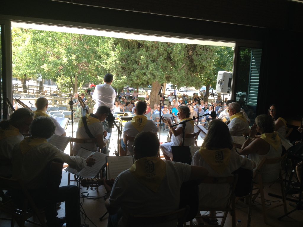 ajlagarriga's tweet photo. Concert vermut de la Rondalla del Puiggraciós #festamajorlg #laGarriga #en_gresca @EL9NOU_VOr @RevistaValles https://t.co/UQihHZnsjB
