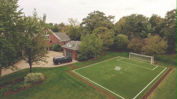 FootballFunnys's tweet photo. I need a home like this. ⚽️ https://t.co/uyrXplK1SM