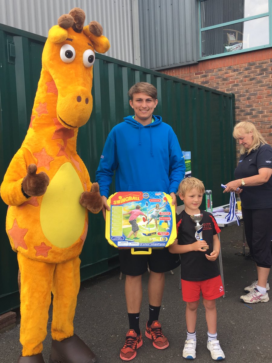 KRSCentre's tweet photo. Pictures from the #MedwayTennisFestival Special thanks to @BuckmorePark @ToysRUs @chathamski for providing prizes! https://t.co/MHlTnh9p9z