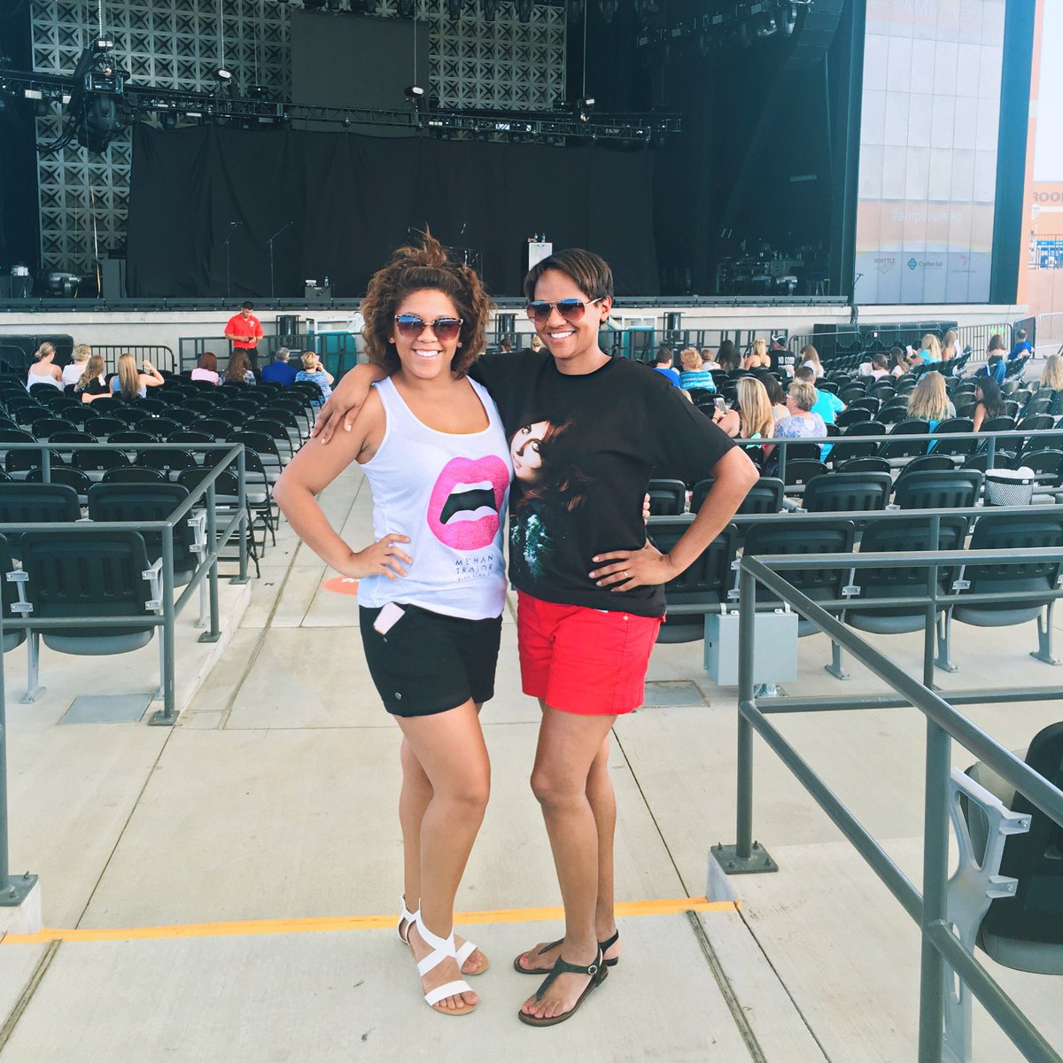 LikelyJasmineB's tweet photo. Had a great mommy daughter last night. We even showed Meghan how to call those hogs! #walmartamp #meghantrainor https://t.co/JdmzxneI2E