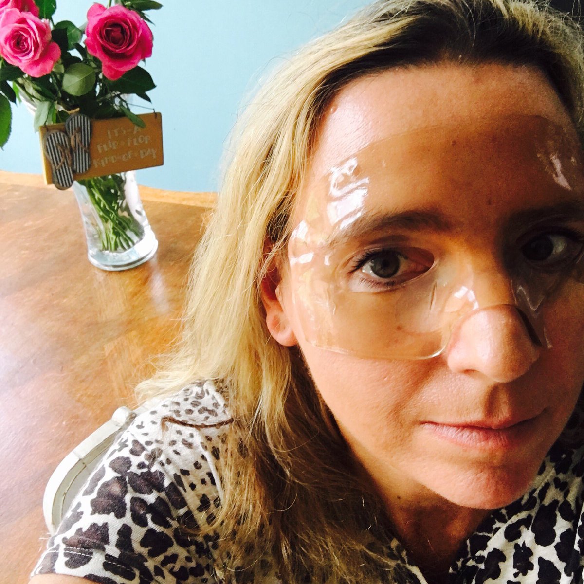 Having a beauty quickfix with my <a href="/CACIIntl/">CACI International Inc</a> #hydromask straight from the fridge! #FeelingGood #beauty #bbloggers