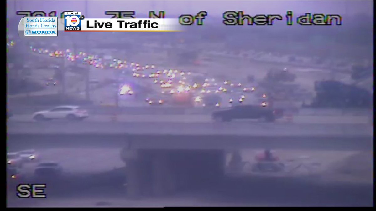 Accident causing heavy delays on I-75 N of Sheridan #traffic https://t.co/xomNTtvxD3