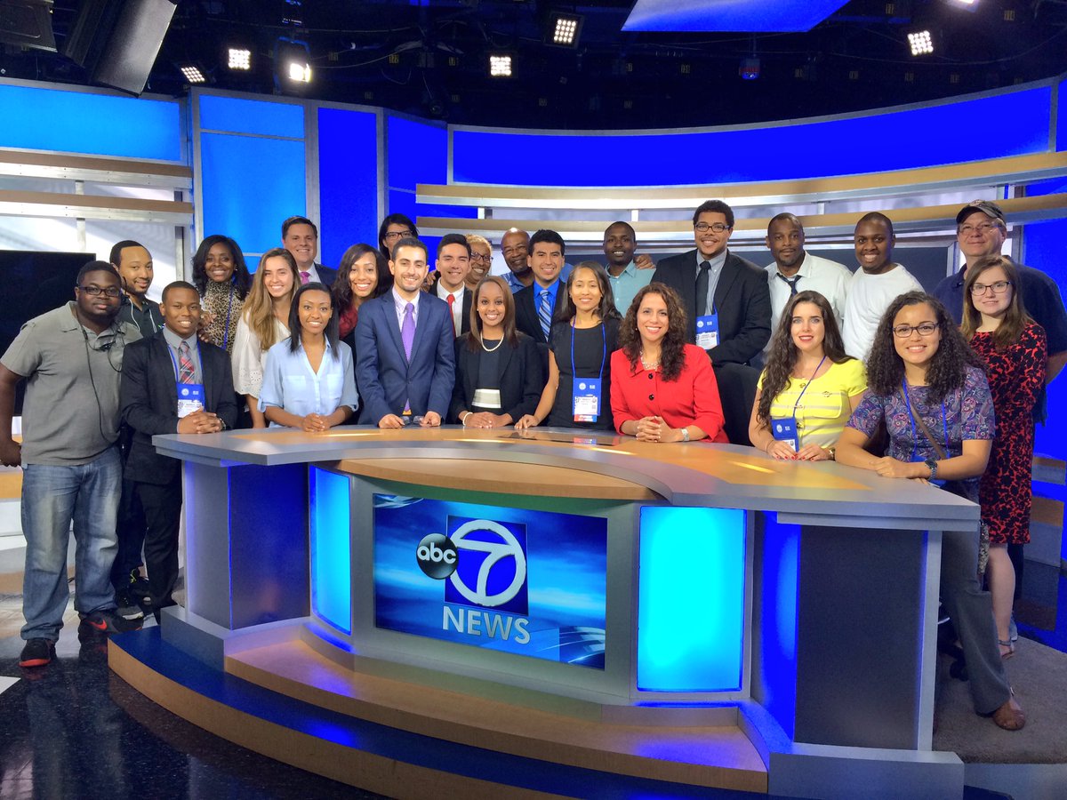 jtmediaready's tweet photo. #NABJNAHJ16 Student Projects journos learning ropes from pros #ABC7Washington! And gr8 seeing fmr @CNN colleagues! https://t.co/bZcEgOZFA1