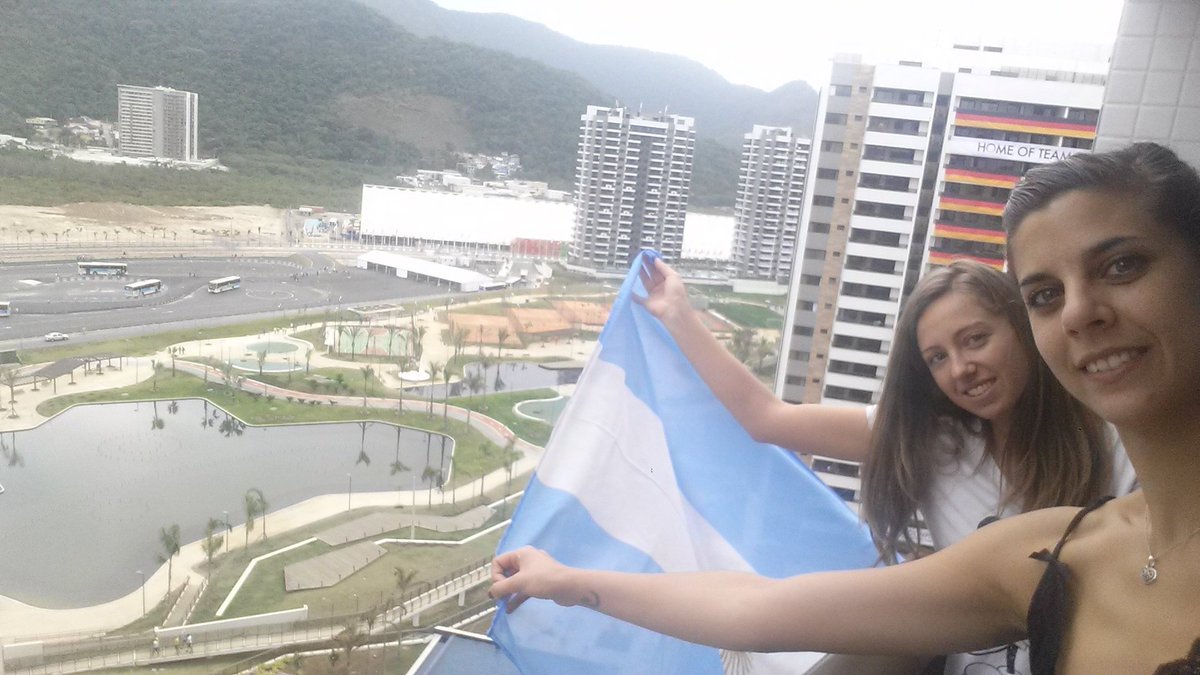 CastiglioneYael's tweet photo. Buenos días Villa! Buenos días Rio 🌄 2 día de entrenamiento @clarisasagardia  @LasPanterasARG @rio2016_es https://t.co/Zpk7oHz27h