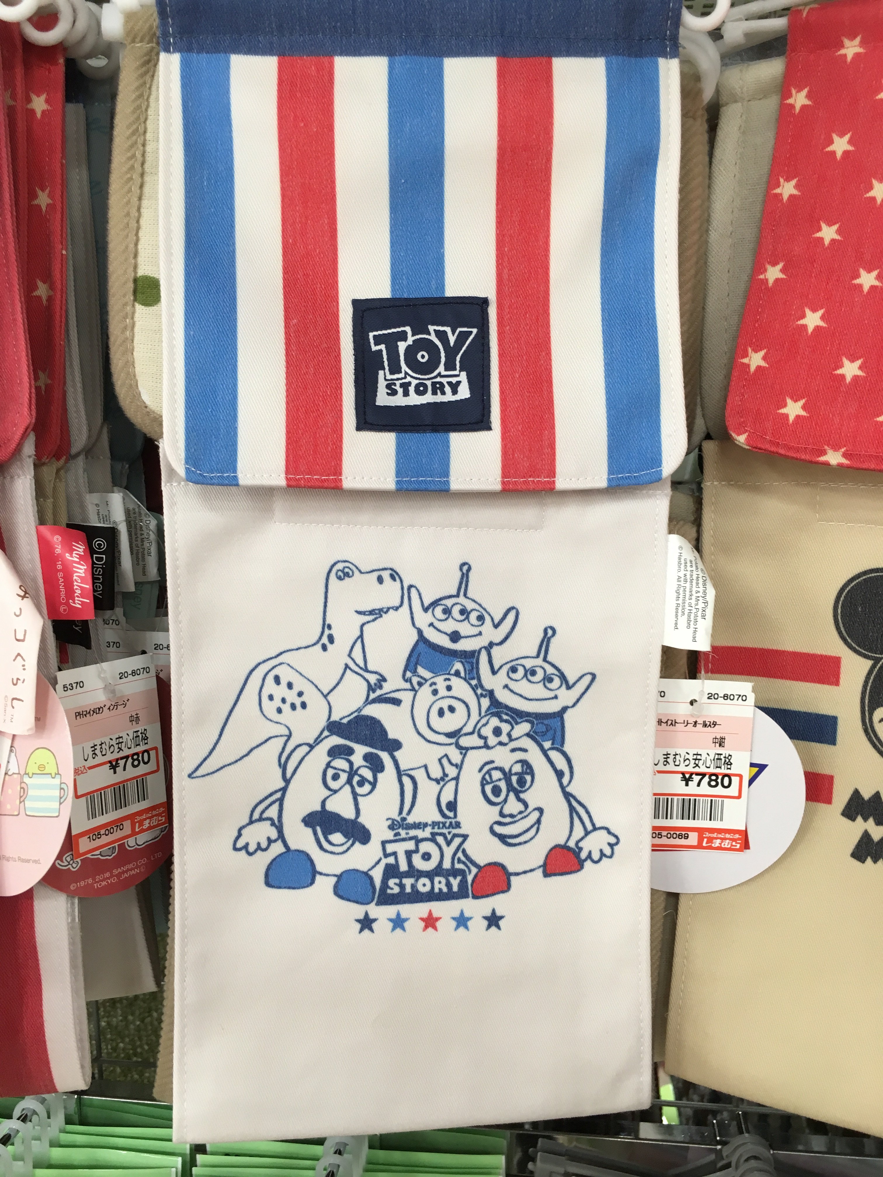 しまパト ファッションセンターしまむら Sur Twitter しまむら トイレットペーパーホルダーカバーが充実 アメリカンもマイメロも ディズニーもプチプラで T Co Eq2wntip7g マイメロ ディズニー しまむら サンリオ アリエル トイレ T Co